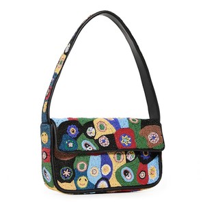 Bolso de Hombro Bordado a Mano con Flores Blancas y Cuentas |   Bolso con solapa y estampado de flores silvestres para mujer - Product Image 2