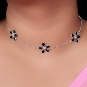 Collier tendance en émail argenté avec fleur, chaîne florale en émail noir pour femme, bijou simple et élégant pour le quotidien, cadeau pour elle, vente en gros - Product Image 3
