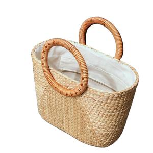 Bolsas de jacinto de agua tejidas de bambú de estilo clásico marrón claro más vendidas Material de mimbre para decoración navideña hecho en Vietnam - Product Image 1