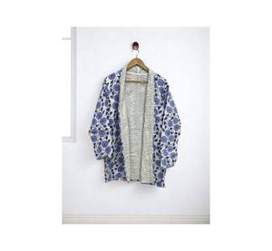 Chaqueta Gruesa de Algodón Bohemio Reversible, Transpirable, Ecológica, de Secado Rápido, con Botones de Cuerno y Acolchado Floral Kantha de Jaif Textiles - Product Image 1