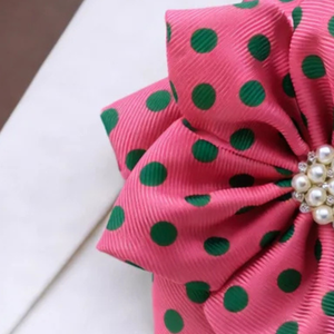 Broche de Flor con Rayas Rosas y Verdes, Elegante Pin Floral para Solapa, Accesorio de Moda para Mujer con Diseño de Rayas - Product Image 3