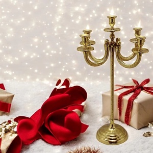 "Élégant candélabre doré à 5 bras parfait pour les occasions festives et ajoutant une touche luxueuse à tout décor" - Product Image 1