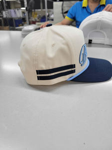 Casquette de baseball structurée en coton à 5 panneaux avec logo brodé 2D/3D réglable et cordon, style jeune et dynamique, fabriquée au Vietnam - Product Image 4