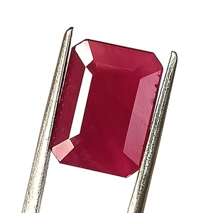 พลอยทับทิมแอฟริกันธรรมชาติ 7.25 กะรัต ทรงเหลี่ยมมรกต - Product Image 1