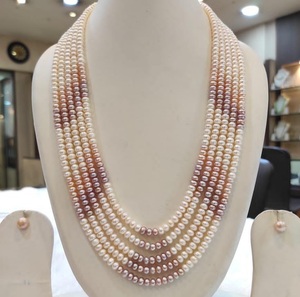 Ensemble collier et boucles d'oreilles Mala en perles véritables de qualité supérieure, élégant et glamour, pour femmes et filles, collection pour mariage et fêtes. - Product Image 2