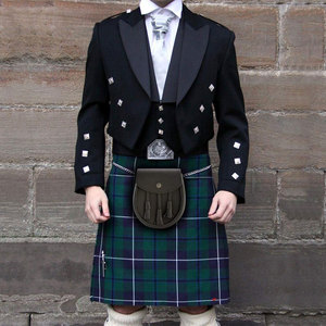Sporran Kilt Escocés Negro de Cuero Vegano con Nudo Celta Grabado, Cierre de Botón y Cadena de Cintura Sporran - Product Image 2