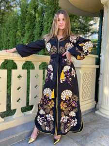 Robe longue noire en coton brodé pour femme, style bohème, col en V, manches ballon, broderie, taille à nouer - Product Image 2