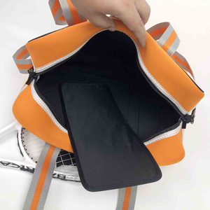 Bolsa Deportiva Personalizable para Tenis, Pickleball y Bádminton, Impermeable, de Poliéster, 30-40L, con Cierre de Cremallera y Correa para el Hombro - Product Image 3