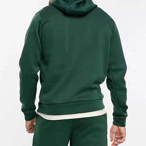 Conjunto Deportivo de Felpa Gruesa para Hombre con Logotipo Personalizado, Sudadera con Capucha y Pantalones Deportivos Verde Oscuro, Ropa Deportiva Unisex de 2 Piezas - Product Image 4