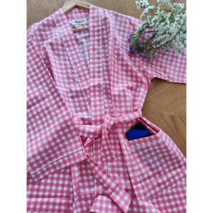 Bata de Dormir para Mujer en Color Rosa Pastel con Diseño a Cuadros, Cómoda para Dormir - Product Image 4
