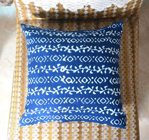 Funda de cojín azul índigo estampada a mano, funda de almohada étnica de algodón - Product Image 4