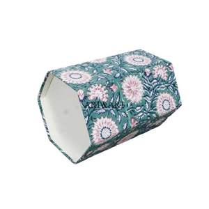 Maneras creativas de reutilizar cajas de cartón para hacer contenedores de basura con estampado floral artesanal y tela de algodón. - Product Image 4