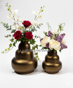 Florero de Aluminio Moderno y Minimalista en Negro Mate - Decoración de Hogar y Bodas de Alta Calidad, Ecológica y de Lujo, Hecho a Mano - Product Image 4