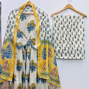 ชุดสัลวาร์ดีไซน์เนอร์อินเดีย-ปากีสถาน ยี่ห้อมาสลิน พร้อมงานปักดิ้นหลากสี  พร้อมเสื้อคุर्ติสีขาว เหมาะสำหรับงานปาร์ตี้ งานแต่งงาน หรือใส่ลำลอง ชุดสัลวาร์บูติก - Product Image 1