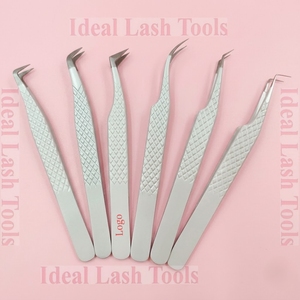 Pinces à cils professionnelles avec breloques, en acier inoxydable de qualité chirurgicale, pour extensions de cils volume. - Product Image 4