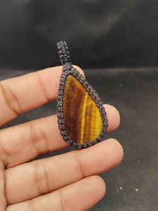 Pendentif en macramé œil de tigre avec cabochons en pierres précieuses naturelles, pendentif en macramé fait main, lot mixte - Product Image 3
