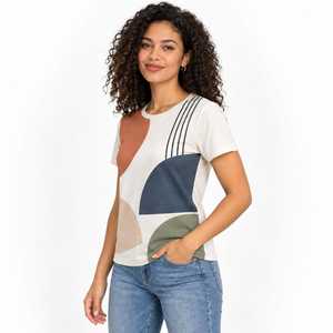 Camiseta para mujer, ligera, cómoda, de material suave y movimiento flexible para el estilo de vida diario, viajes y actividades informales. - Product Image 3