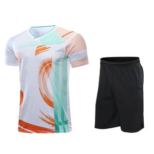 เสื้อฟุตบอลชายคอวี พิมพ์ลายแบบ Heat-Transfer ไล่เฉดสี ระบายอากาศได้ดี แขนสั้น ผ้าโพลีเอสเตอร์ 100% แห้งเร็ว รับสั่งทำ - Product Image 2