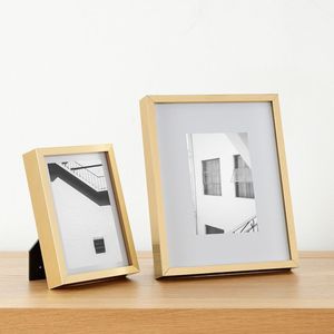 Cadre photo en métal design, idéal pour l'affichage sur table, les portraits de famille, les photos de mariage et la décoration de maison de luxe - Product Image 4