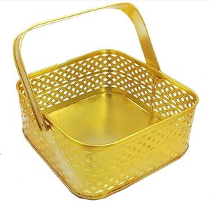 Cesta metálica con acabado dorado para decoración de hogares de lujo. Cesta metálica minimalista para organizar estantes y gabinetes. - Product Image 6