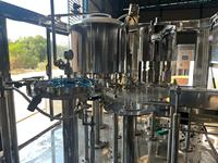 Machine d'embouteillage automatique d'eau pure PET AIM 40BPM 200ml/500ml avec pompe électrique à engrenages et système de remplissage et de bouchage haute précision