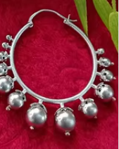 Boucles d'oreilles rondes de créateur avec perle et étincelle argentée pour femmes, accessoires de mode pour la fête - Product Image 2