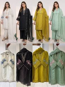 Conjunto de Kurta y Palazzo de Diseño para Mujer, Mal Chanderi, con Palazzo de Seda Romana Bordada - Product Image 2