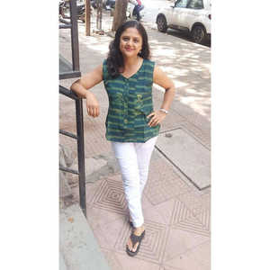 Camiseta verde botella estampada Slub Ajrakh - Product Image 1