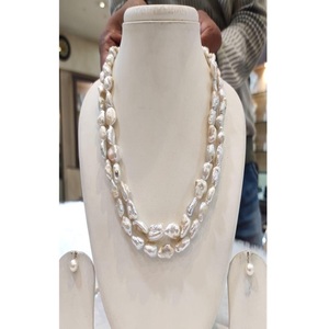 Éclat Étonnant : Parure Collier et Boucles d'Oreilles 2 Rangs en Perles Baroques Blanches AA de Qualité Supérieure, Idéale pour Mariage, Fiançailles et Soirées - Product Image 1