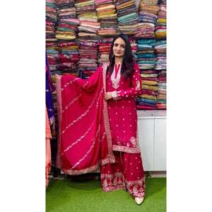 Conjunto de Top, Pantalón y Dupatta con Bordado Floral y Lentejuelas para Fiesta, Talla XL - Product Image 4