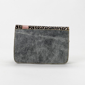 Sac à bandoulière en cuir recyclé à imprimé animal unique pour femmes multicolores élégantes Nouvelle arrivée Sac à main de style occidental - Product Image 4