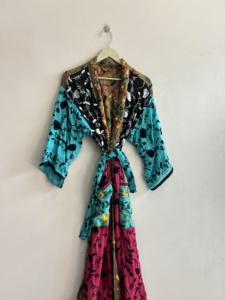 Lote al por mayor de kimonos indios bordados a mano estilo boho Phulkari, chaquetas de lujo para estar en casa. - Product Image 2