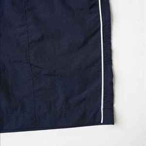 Pantalones cortos de gimnasio para hombre con tela transpirable y ajuste flexible para entrenamiento, fitness y comodidad informal. - Product Image 3