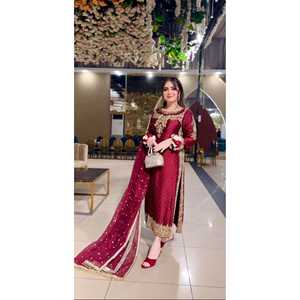 Ensemble haut-bas et dupatta tendance pour femmes avec broderie lourde et travail de séquence - Product Image 4