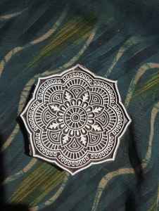 Bloques de madera florales grabados a mano para impresión, de madera de Sheesham duradera, sellos textiles reutilizables para bricolaje, cerámica, arcilla y tela. - Product Image 2