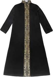 Elegante Thobe de Terciopelo Negro Premium para Hombre, de Color Sólido, con Bordado Dorado – Ropa Tradicional Islámica con Logotipo Personalizado - Product Image 2