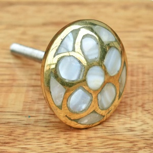 Collection de boutons en laiton indien faits à la main poignées d'extracteur de conception unique et boutons d'organisateur pour l'usage d'armoire fabricant direct - Product Image 1