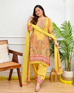 Kurti Tradicional de Tela Maslin Premium, Sin Arrugas, con Forro Completo, Bordado Intrincado, Apliques de Espejo con Aspecto Real, Trabajo con Hilos Finos - Product Image 4