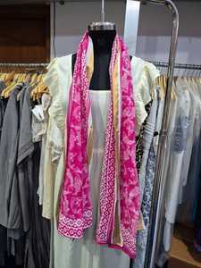 Paréo Sarong en Coton Luxueux Rose Vif Imprimé Main à Motifs Poissons, Cache-maillot de Plage Ethnique Léger pour l'Été - Product Image 4