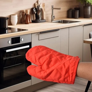 New Fashion Thickened Cotton Diamond Quilted Waterproof Oven Mitts Printed High Temperature Resistant Microwave Oven Heat <b>Gloves</b> - Product Image 5