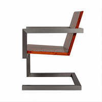 Chaise sur mesure au design élégant et personnalisé avec rembourrage luxueux et construction durable pour un mobilier d'intérieur élégant