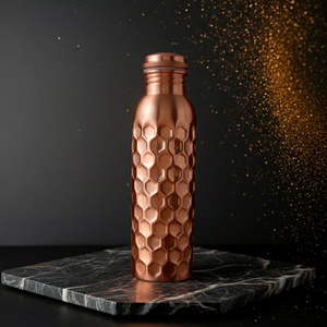 Recipientes de Cobre Martillado Tradicionales Ayurvédicos de Gran Volumen para Bebidas, Ideales para Marca Corporativa y Regalos - Product Image 4