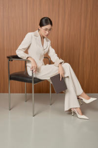 Blazer 2026 con Solapa Entallada, Elegante/Oficina/Clásico Moderno, Traje BEIGE Sólido con Detalle en Contraste, Blazer Corto Crema KA72 - Product Image 4