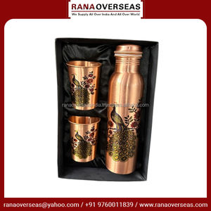 Ensemble de bouteilles et de verres en cuivre de qualité supérieure avec imprimé paon disponible en différentes tailles et styles à des prix imbattables - Product Image 2