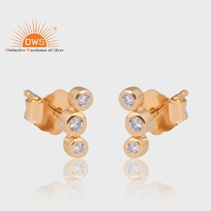 Boucles d'oreilles clous de luxe en or jaune massif 9 carats avec diamants CVD de laboratoire taille brillant et sertissage pavé pour femme, idéales pour mariage - Product Image 2