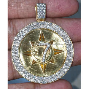 Pendentif porte-bonheur personnalisé en argent sterling 925 avec sertissage de diamant moissanite de qualité supérieure - Product Image 1