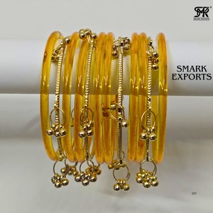 Ensemble de 16 bracelets en or plaqué traditionnel, style Ghungroo du Cachemire, faits à la main, bijoux de mode pour femmes, pour occasions festives, par un tiers - Product Image 3
