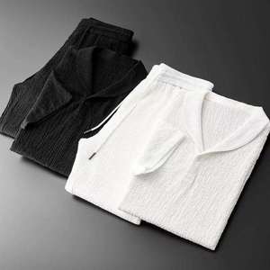 Ensemble de survêtement décontracté pour homme, noir, à manches courtes, col boutonné, couleur unie, en coton léger, coupe classique, idéal pour l'été - Product Image 4