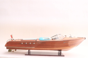 เรือริวา อควารามา ตัวเรือไม้ธรรมชาติ - เรือจำลองไม้ทำมือ - Product Image 2