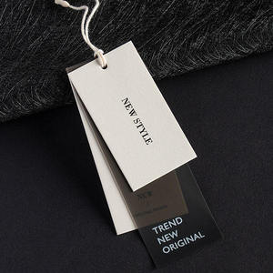 Étiquettes suspendues en papier recyclé noir avec logo personnalisé, étiquettes pour vêtements à double couche - Product Image 1